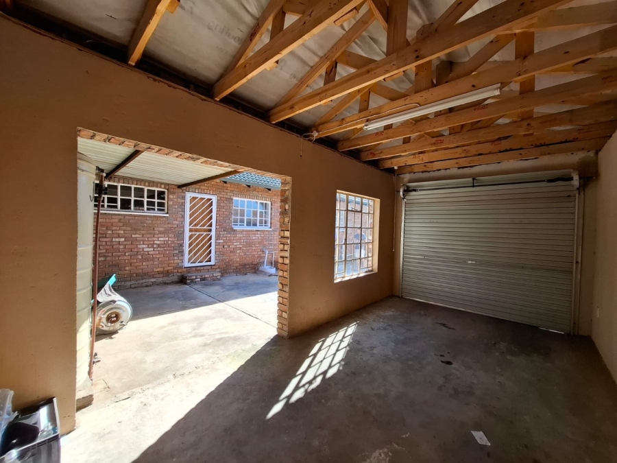 3 Bedroom Property for Sale in Geelhoutpark North West